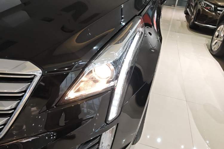 Used Cadillac XT5 2018 25T Luxury Model Left Front Headlight