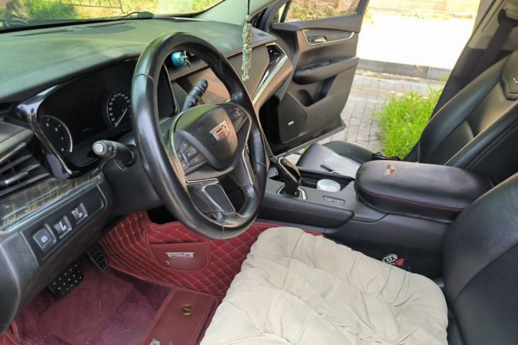 Used Cadillac XT5 2018 25T Luxury Model Left Front Seat