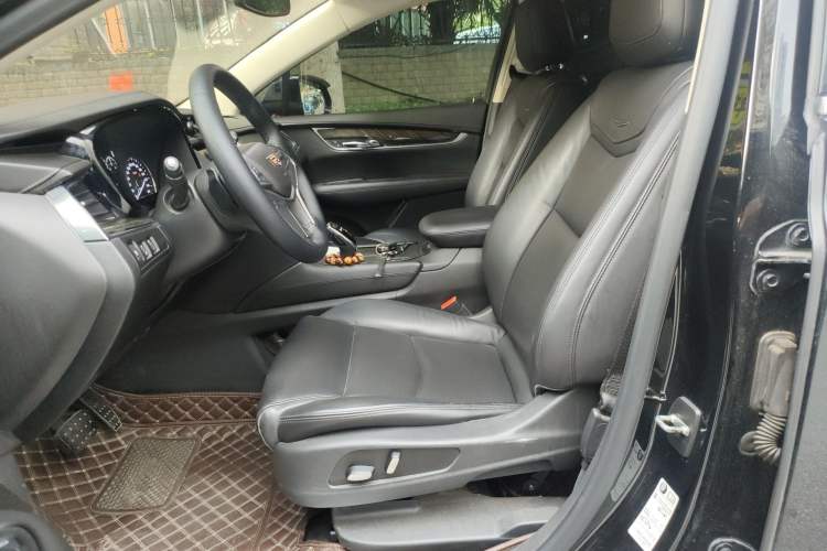 Used Cadillac XT5 2018 25T Luxury Model Left Front Seat