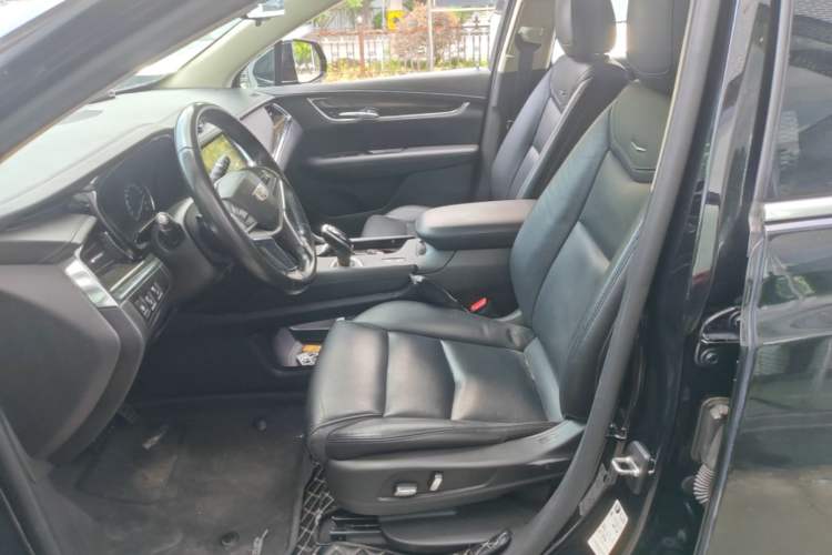 Used Cadillac XT5 2018 25T Luxury Model Left Front Seat