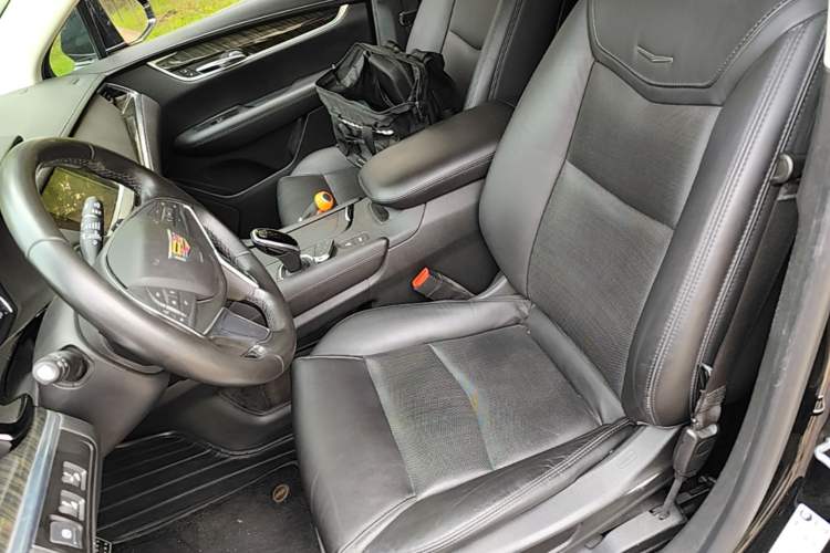 Used Cadillac XT5 2018 25T Luxury Model Left Front Seat