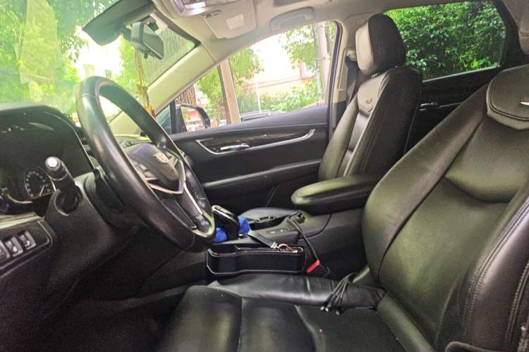Used Cadillac XT5 2018 25T Luxury Model Left Front Seat