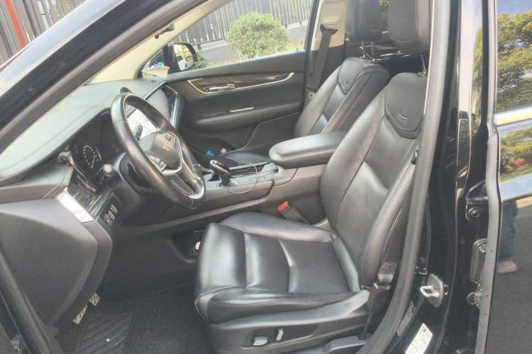 Used Cadillac XT5 2018 25T Luxury Model Left Front Seat