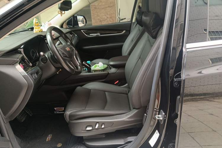 Used Cadillac XT5 2018 28T Four-Wheel Drive Luxury Model Left Front Seat