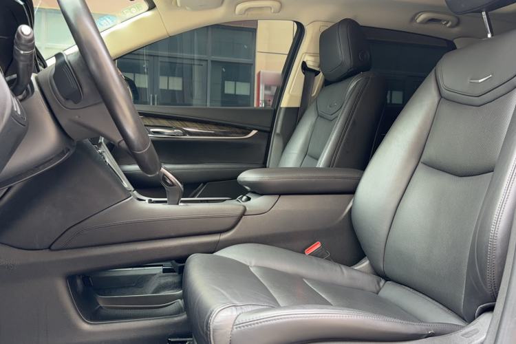 Used Cadillac XT5 2018 25T Luxury Model Left Front Seat