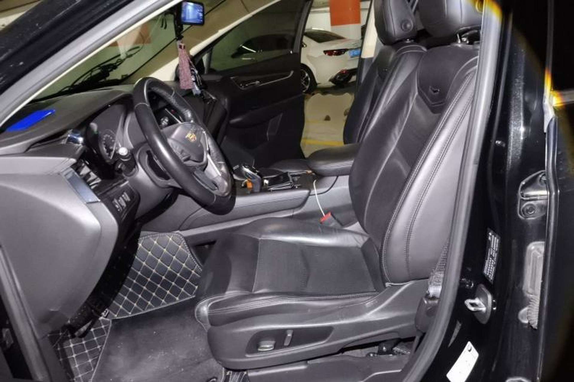 Used Cadillac XT5 2018 25T Luxury Model Left Front Seat