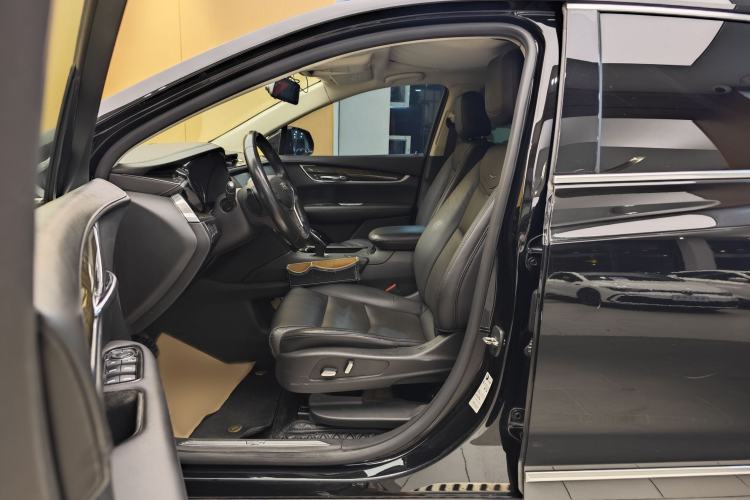 Used Cadillac XT5 2018 25T Luxury Model Left Front Seat