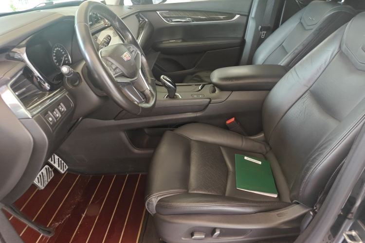 Used Cadillac XT5 2018 25T Luxury Model Left Front Seat