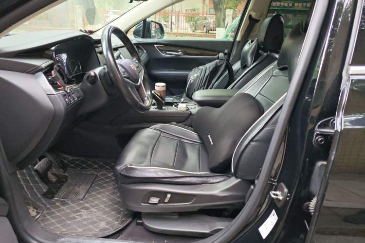 Used Cadillac XT5 2018 25T Luxury Model Left Front Seat