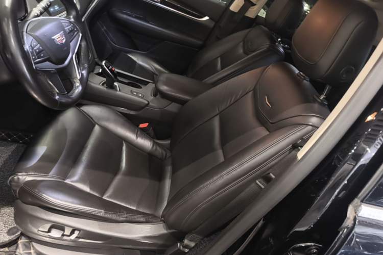 Used Cadillac XT5 2018 25T Luxury Model Left Front Seat