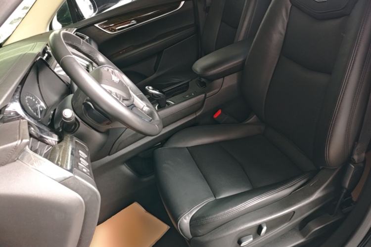 Used Cadillac XT5 2018 25T Luxury Model Left Front Seat