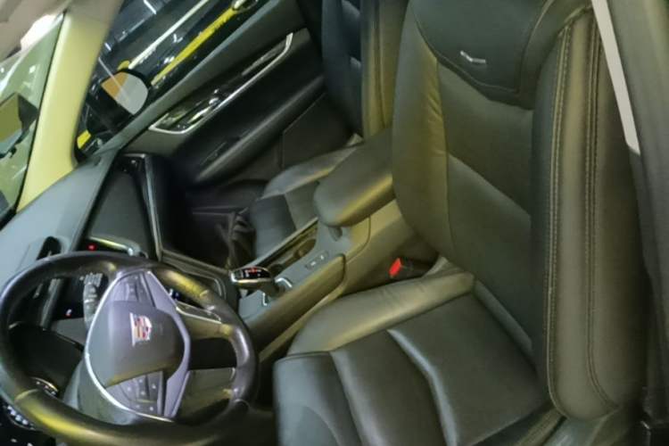 Used Cadillac XT5 2018 25T Luxury Model Left Front Seat
