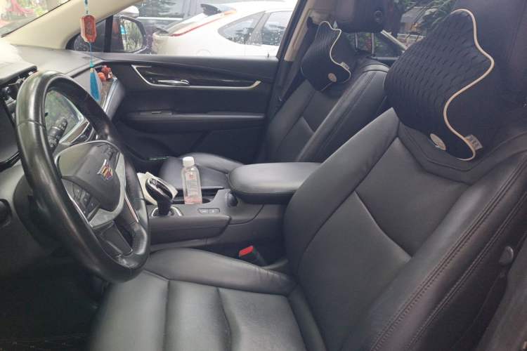 Used Cadillac XT5 2018 25T Luxury Model Left Front Seat