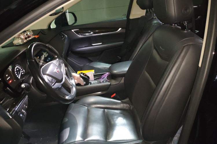 Used Cadillac XT5 2018 25T Luxury Model Left Front Seat
