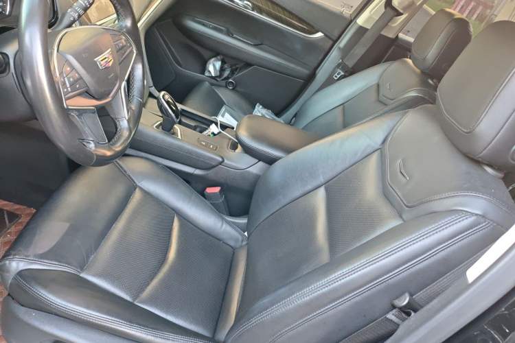 Used Cadillac XT5 2018 25T Luxury Model Left Front Seat