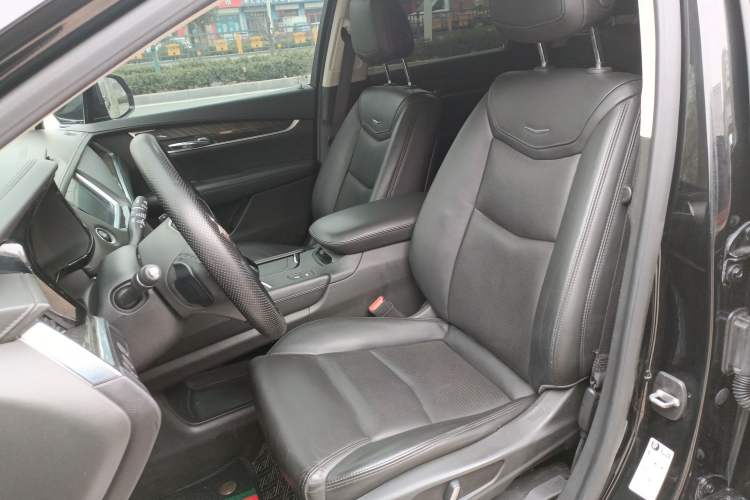 Used Cadillac XT5 2018 25T Luxury Model Left Front Seat