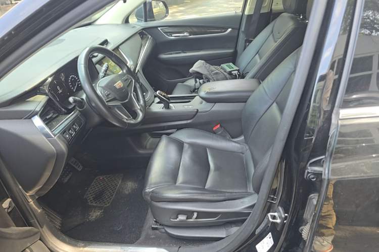 Used Cadillac XT5 2018 25T Luxury Model Left Front Seat