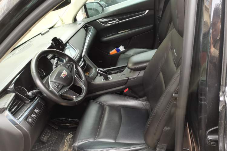 Used Cadillac XT5 2018 25T Luxury Model Left Front Seat
