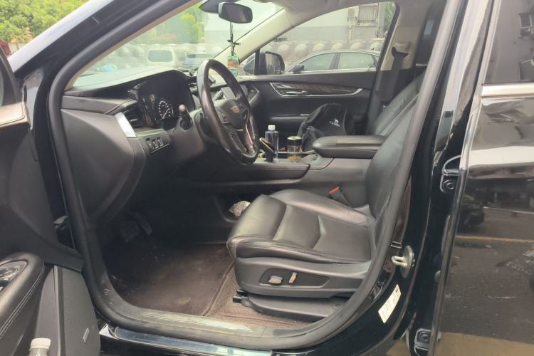 Used Cadillac XT5 2018 25T Luxury Model Left Front Seat