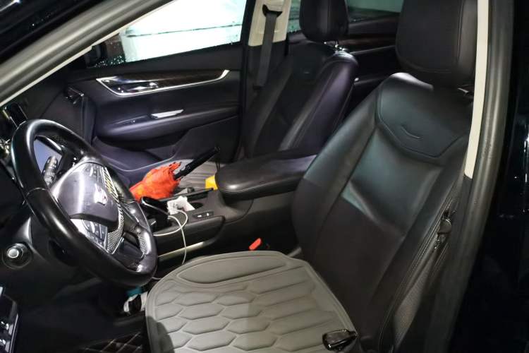 Used Cadillac XT5 2018 25T Luxury Model Left Front Seat