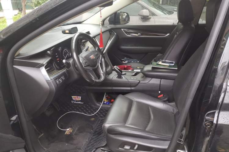Used Cadillac XT5 2018 25T Luxury Model Left Front Seat