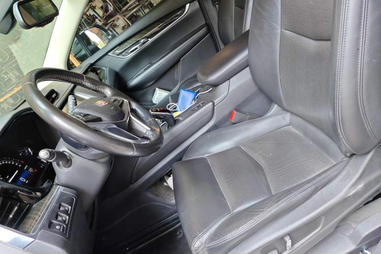 Used Cadillac XT5 2018 25T Luxury Model Left Front Seat