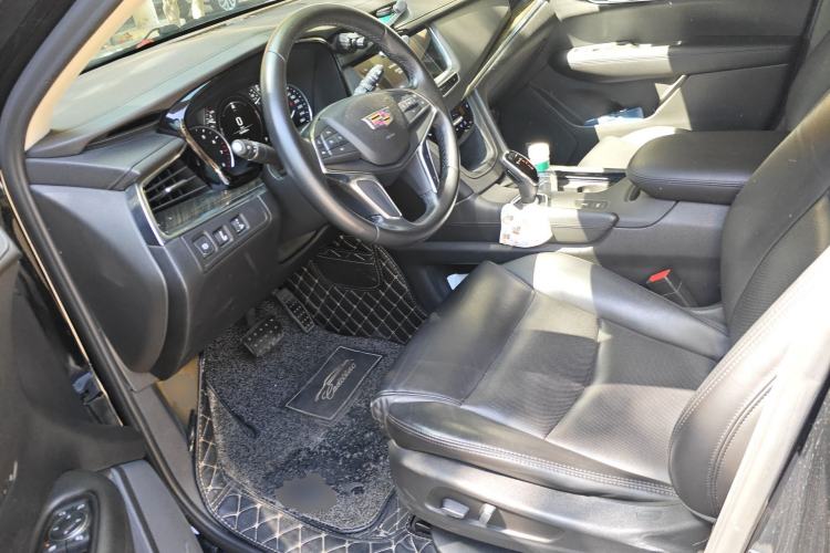 Used Cadillac XT5 2018 25T Luxury Model Left Front Seat