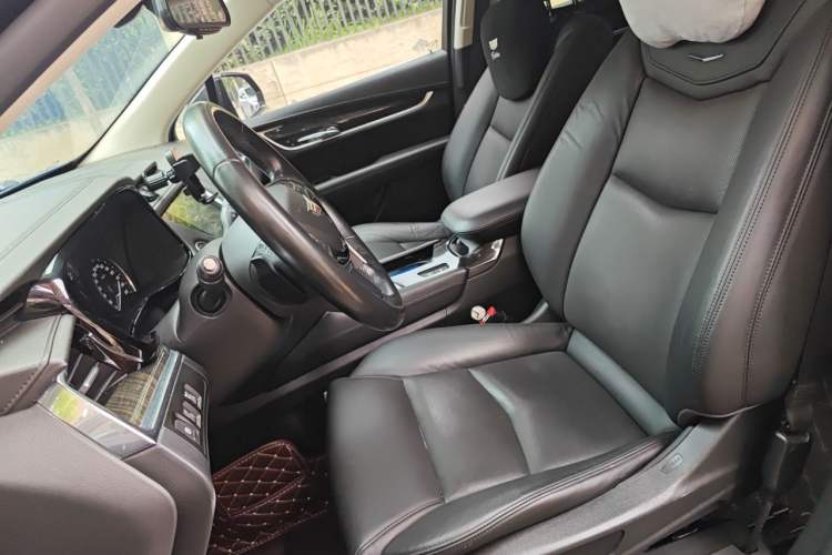 Used Cadillac XT5 2018 25T Luxury Model Left Front Seat