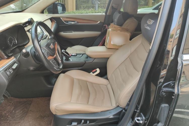 Used Cadillac XT5 2018 28E 4x4 Platinum Edition Left Front Seat