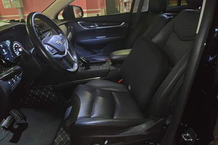 Used Cadillac XT5 2018 25T Luxury Model Left Front Seat