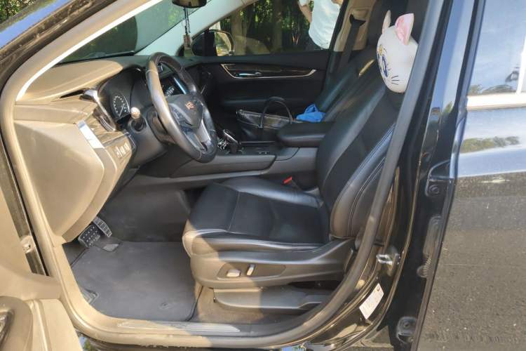 Used Cadillac XT5 2018 25T Luxury Model Left Front Seat