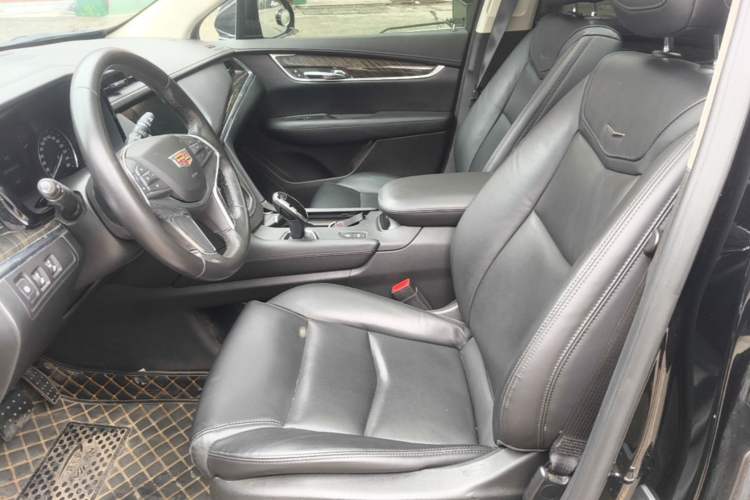 Used Cadillac XT5 2018 25T Luxury Model Left Front Seat