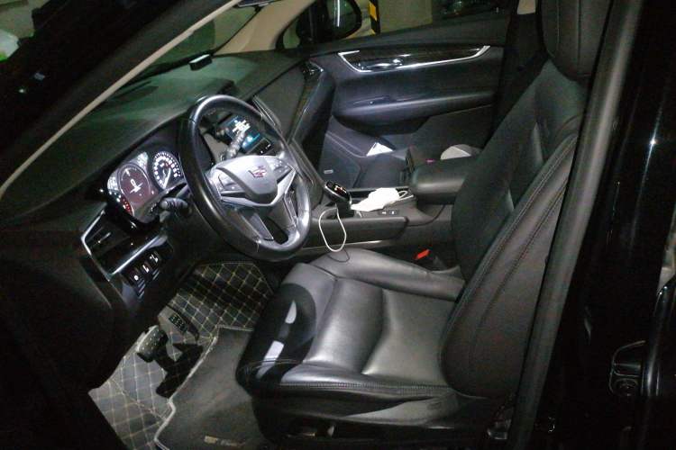 Used Cadillac XT5 2018 25T Luxury Model Left Front Seat