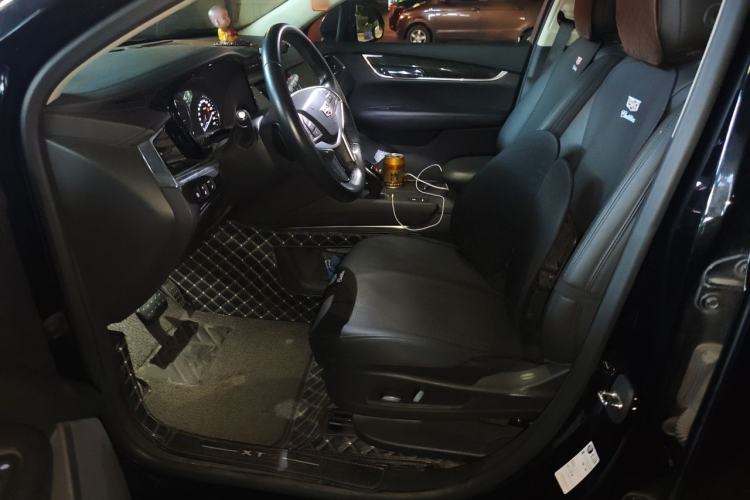 Used Cadillac XT5 2018 25T Luxury Model Left Front Seat
