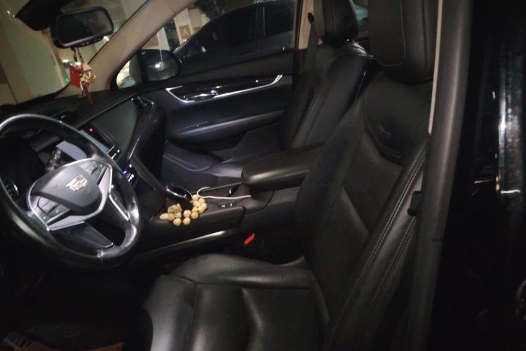 Used Cadillac XT5 2018 25T Luxury Model Left Front Seat
