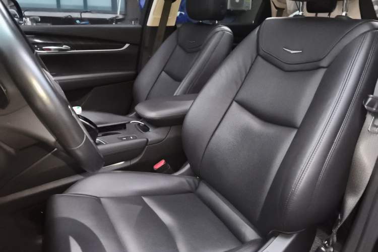 Used Cadillac XT5 2018 25T Luxury Model Left Front Seat