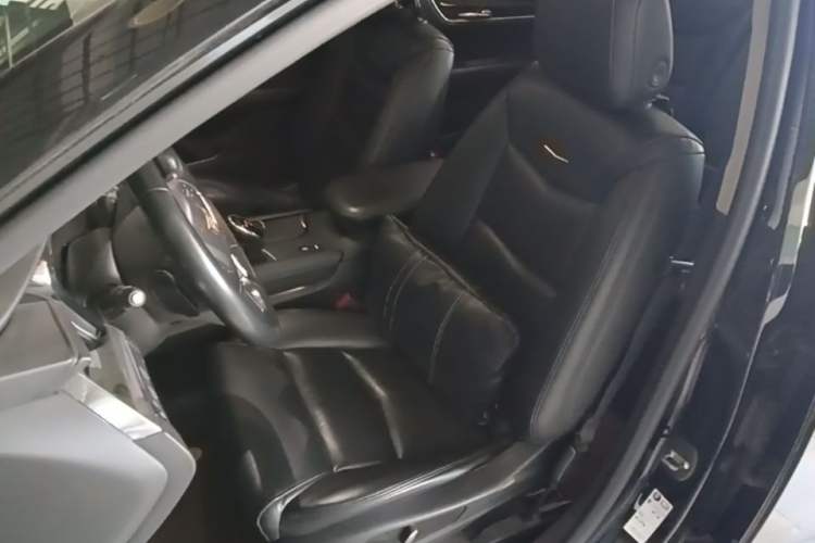 Used Cadillac XT5 2018 25T Luxury Model Left Front Seat