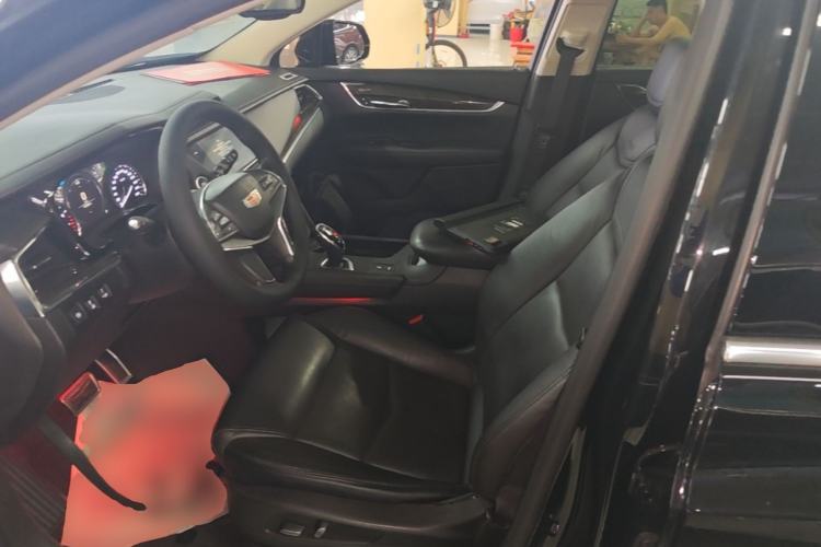 Used Cadillac XT5 2018 25T Luxury Model Left Front Seat