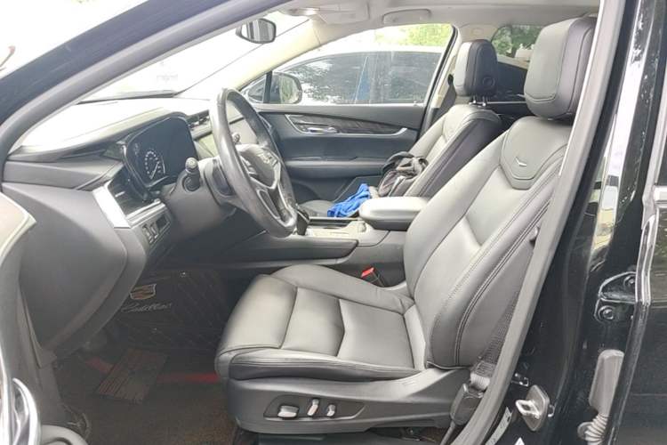 Used Cadillac XT5 2018 28T Four-Wheel Drive Luxury Model Left Front Seat