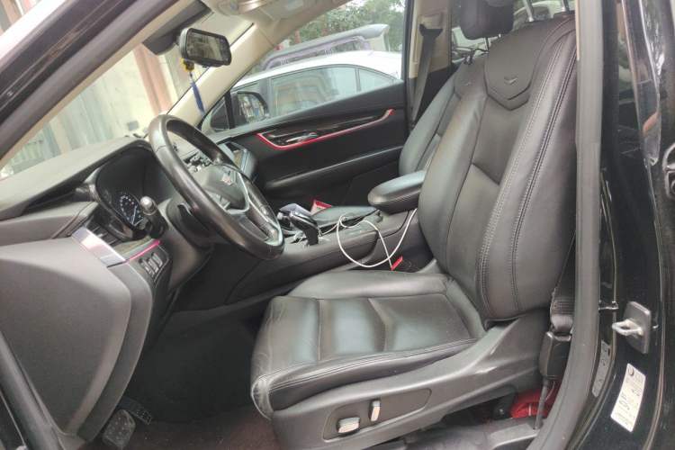 Used Cadillac XT5 2018 25T Luxury Model Left Front Seat