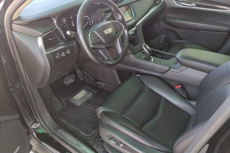 Used Cadillac XT5 2018 25T Luxury Model Left Front Seat