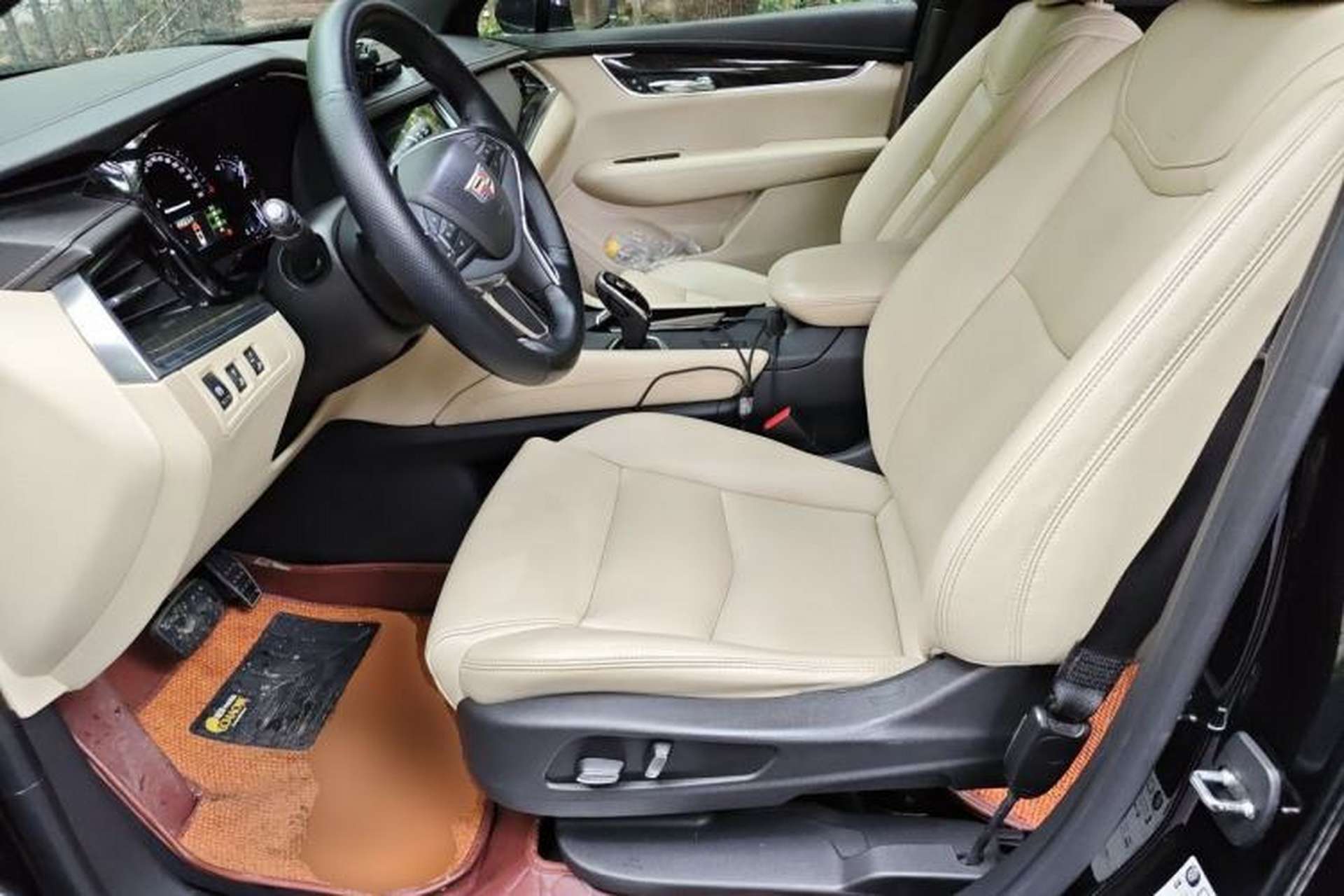 Used Cadillac XT5 2018 25T Tech Model Left Front Seat