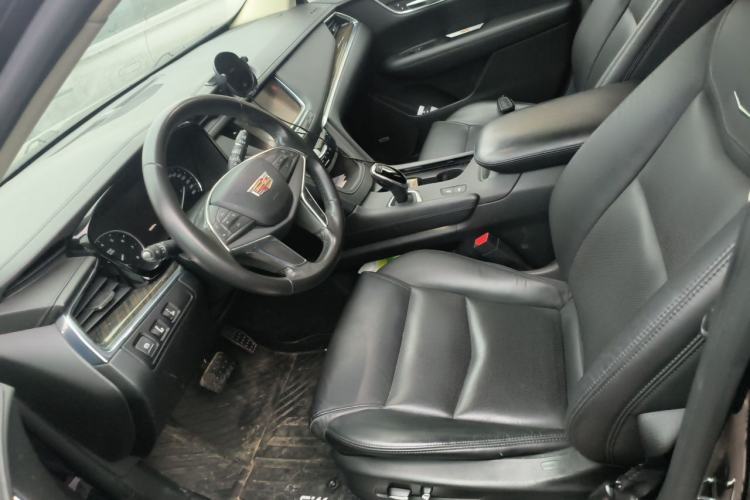 Used Cadillac XT5 2018 25T Luxury Model Left Front Seat