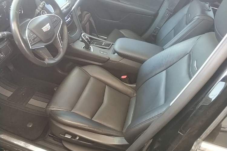 Used Cadillac XT5 2018 25T Luxury Model Left Front Seat