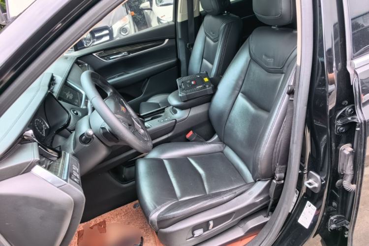 Used Cadillac XT5 2018 25T Luxury Model Left Front Seat