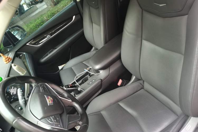 Used Cadillac XT5 2018 25T Luxury Model Left Front Seat