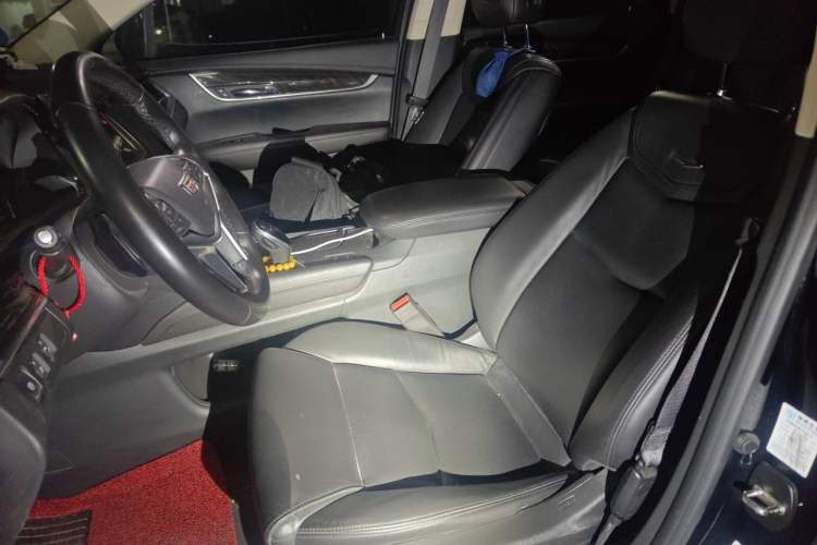 Used Cadillac XT5 2018 25T Luxury Model Left Front Seat