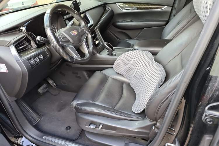 Used Cadillac XT5 2018 25T Luxury Model Left Front Seat