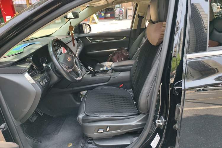 Used Cadillac XT5 2018 25T Luxury Model Left Front Seat