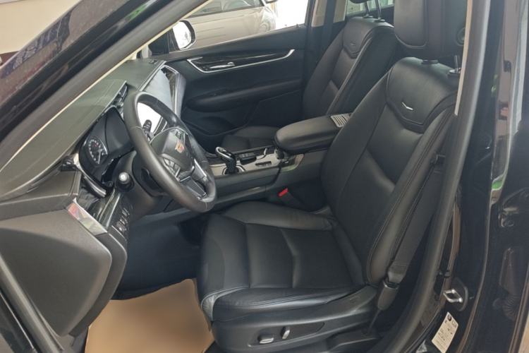 Used Cadillac XT5 2018 25T Luxury Model Left Front Seat
